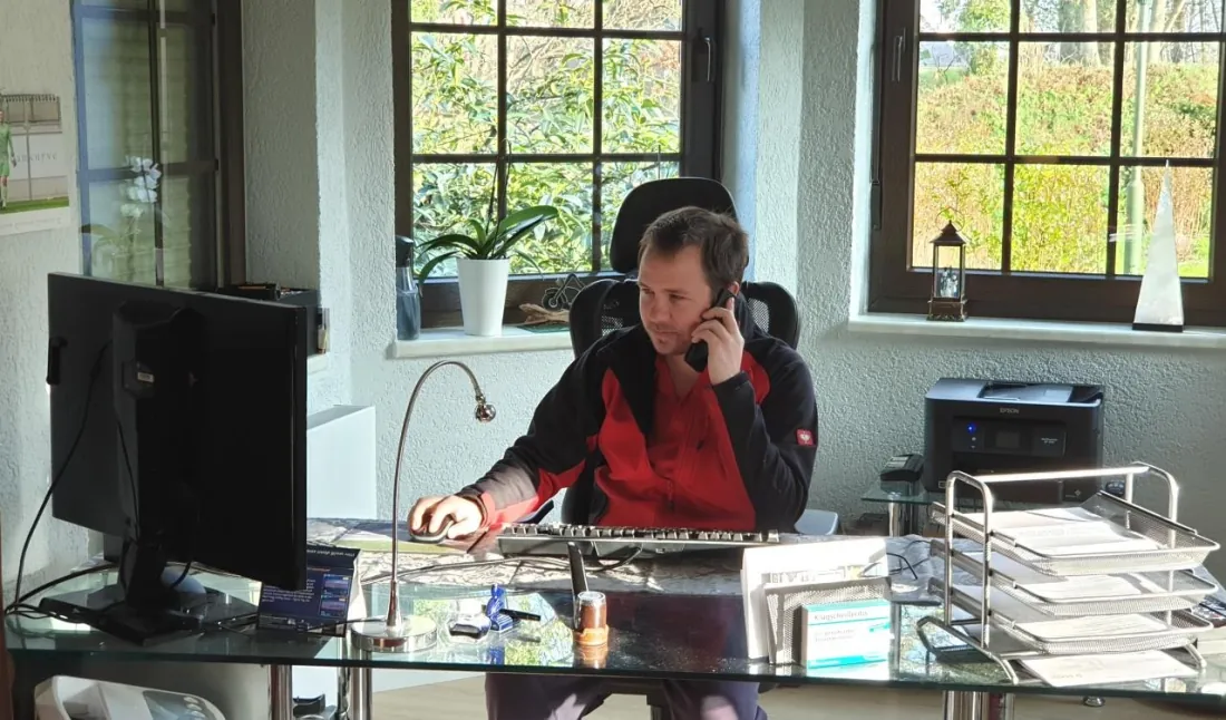 Ihr Ansprechpartner von Knörzer am Telefon